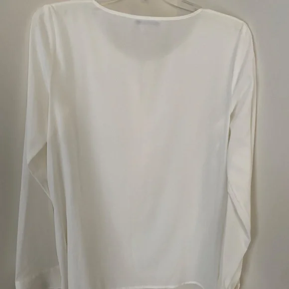 Women's Blouse - Picture 2 of 3